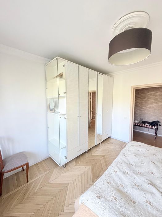 Шкаф с зеркалом для спальни