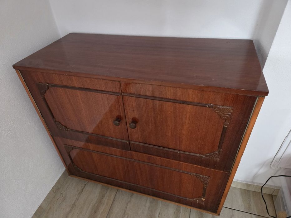 Comoda mobila veche tip lada