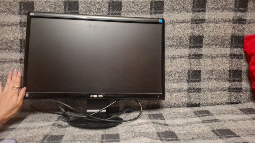 Электроника. Монитор Philips 223E