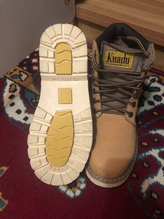 Продам ботинки