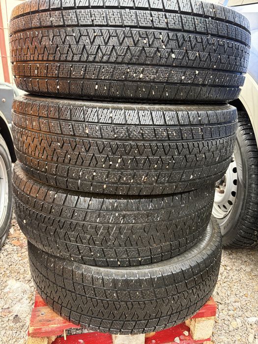 Зимни гуми за джип 235/70/16