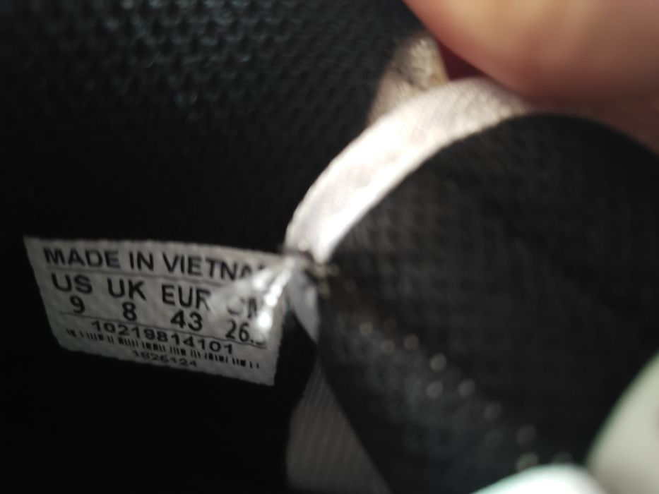 Продам кроссовки