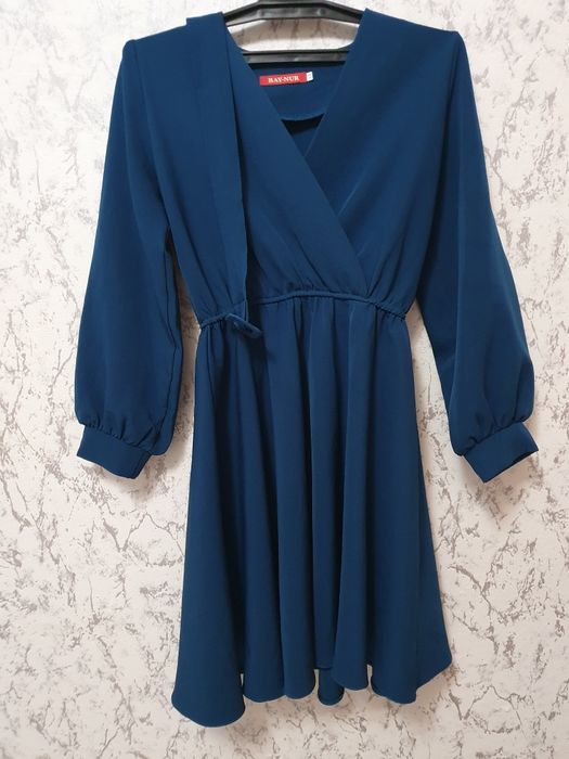 Женское вечернее платье .