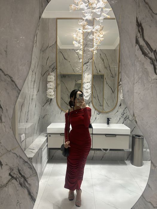 Вечернее красное платье