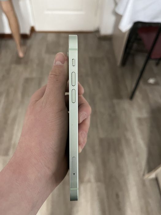 Продам Айфон 12