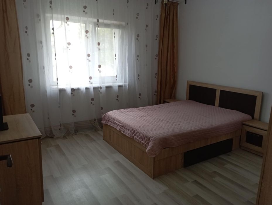 Închiriez garsoniera confort 1