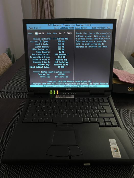 Pentium 3 DELL Latitude C800 laptop retro