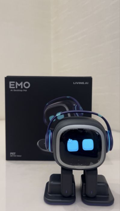 Робот Emo c ChatGPT