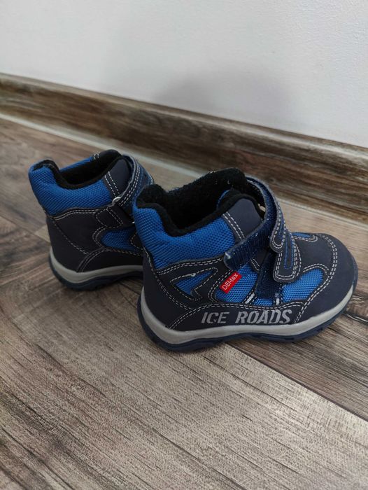 Vând ghetuțe DEI-tex mărimea 23