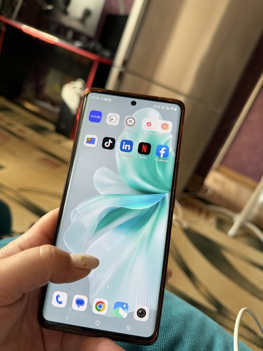 Продам телефон Vivo v30e.
