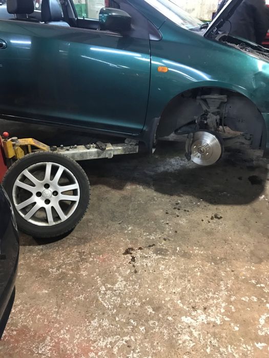 Хонда Сивик 2002 година 1600 кубика 110 коня 3 врати