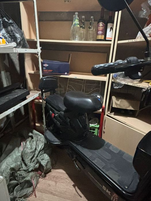 Продаю электыр скутер