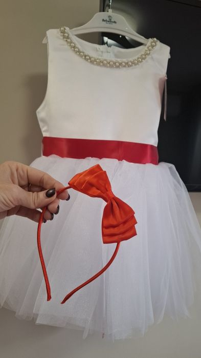 Красивое белое платье для девочки 3,4,5 лет