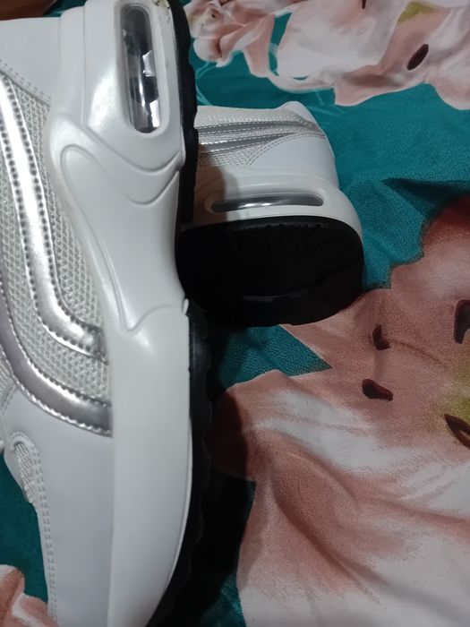 De vânzare adidasi damă noi