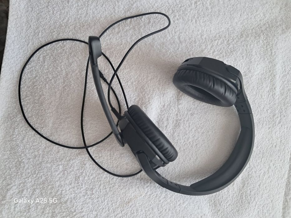 Продам наушники с микрофоном HyperX  новые.