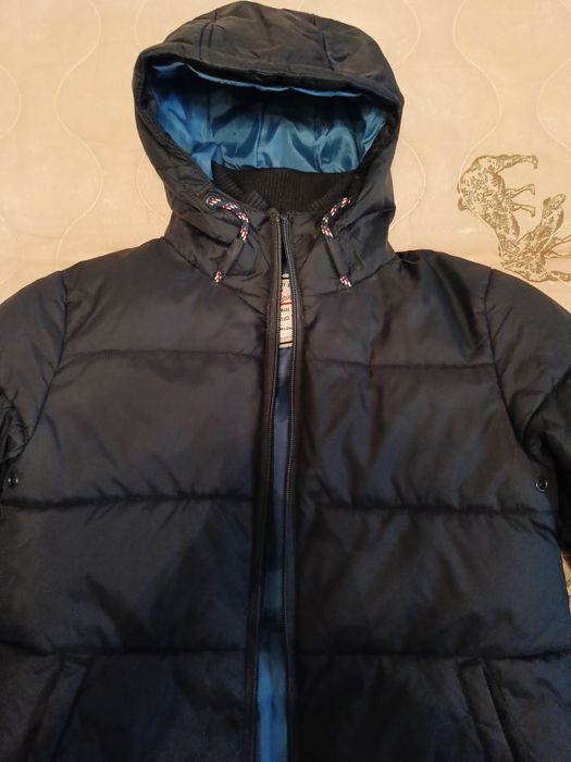 Продам куртку детскую, вторая в подарок