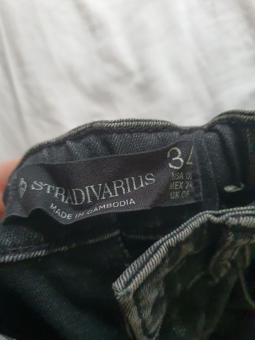 Blugi evazati Stradivarius