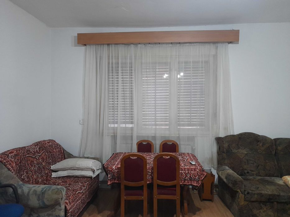 Inchirez apartament cu o camera mare la casa langa Lotus Center