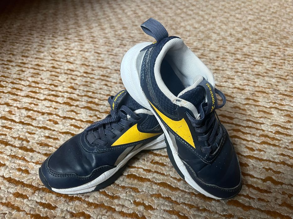 Продавам детски маратонки Reebok 30-ти номер