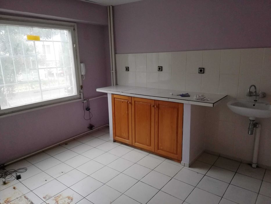 Дава се под наем Офис в Бургас, Център - 18 кв.м за 127.5 € - Снимка #3