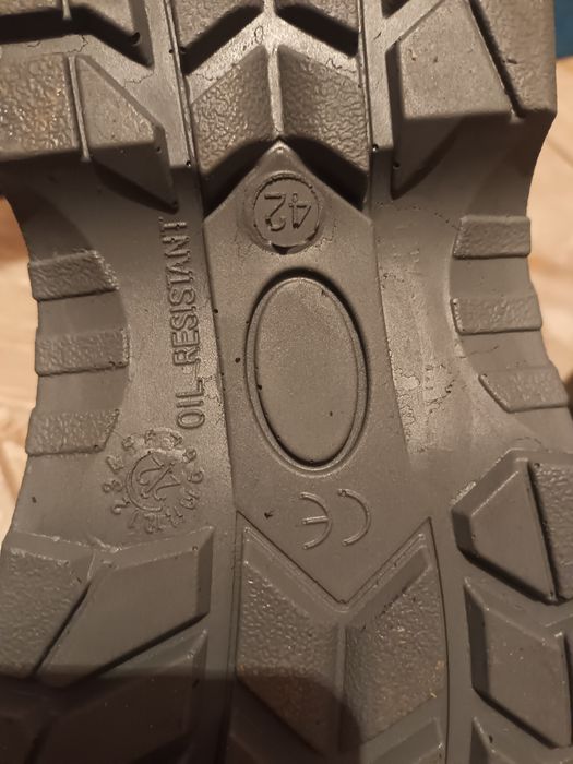 Bocanci de lucru cu protectie