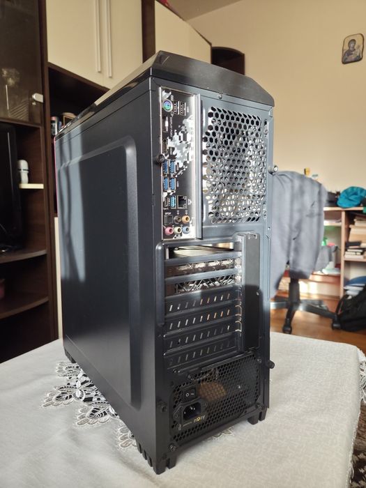 Vând Pc gaming: rx5700, 16gb ram, ryzen 5 2600x, 1tb ssd