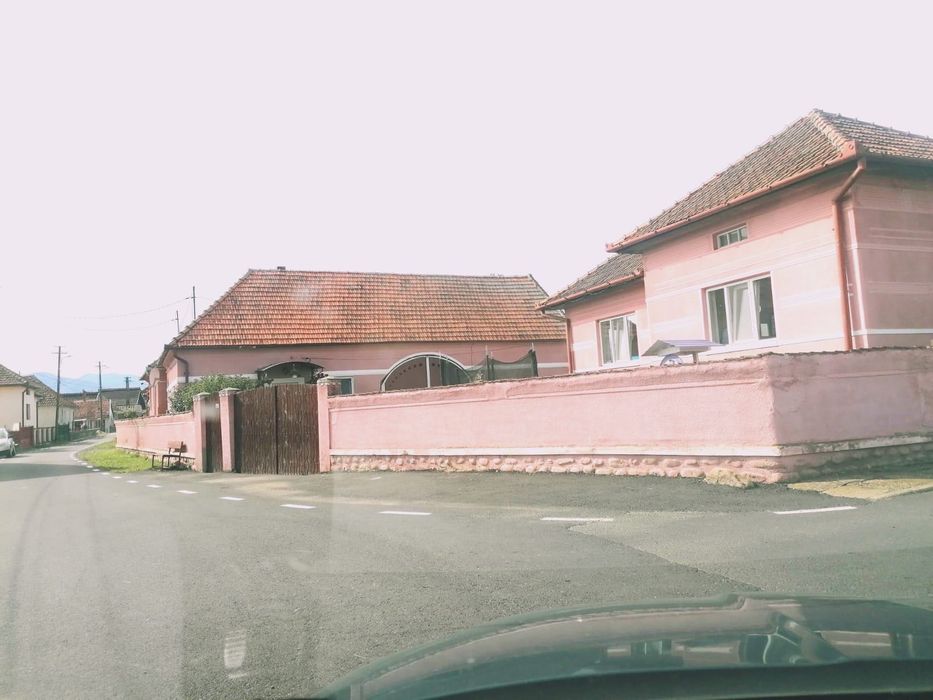 Casa si curte mare cu sau fara teren 2950mp la DN68