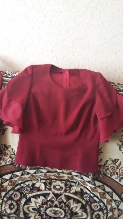 Бордовая юбка с кофточкой.