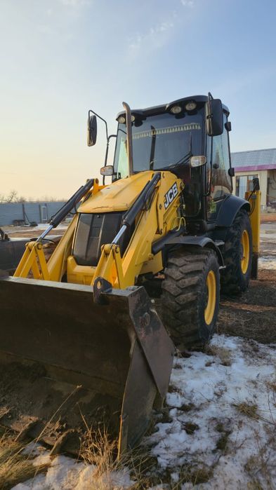 Продам  трактор 3 в1 jcb