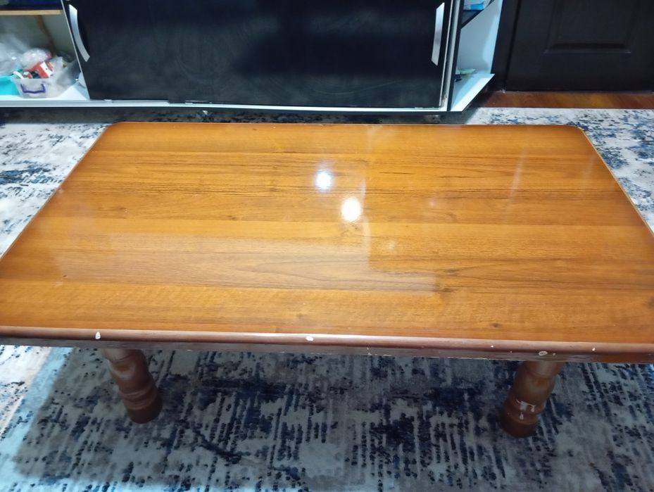 Стол из хорошего дерева