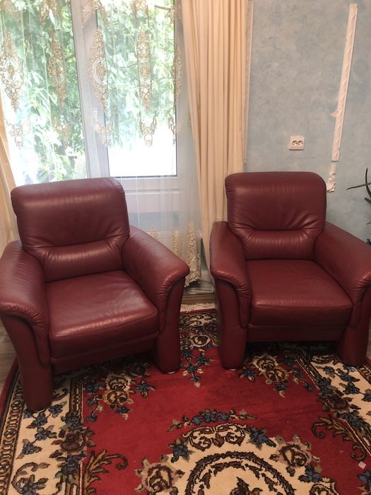 Canapea din piele cu doua fotolii