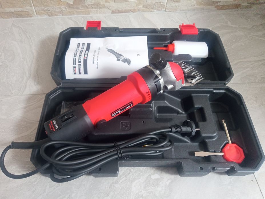 Mașina de tuns oi caini vând sau schimb