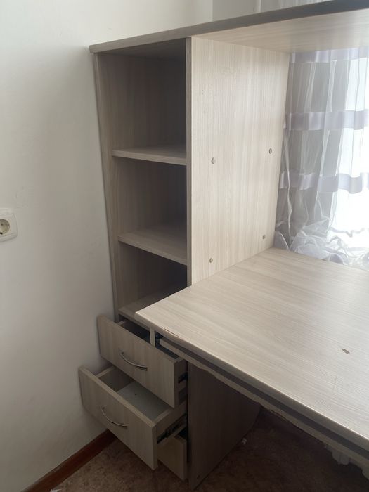 Компьютерный стол со шкафчиками