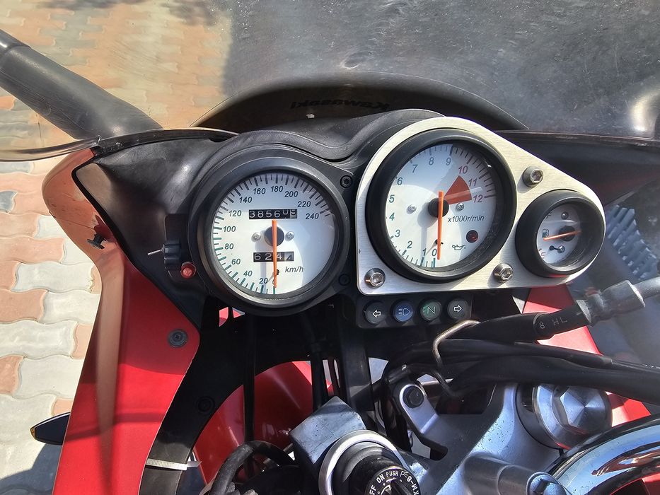 Vand  kawasaki zr7s an 2002 recent adus din Germania