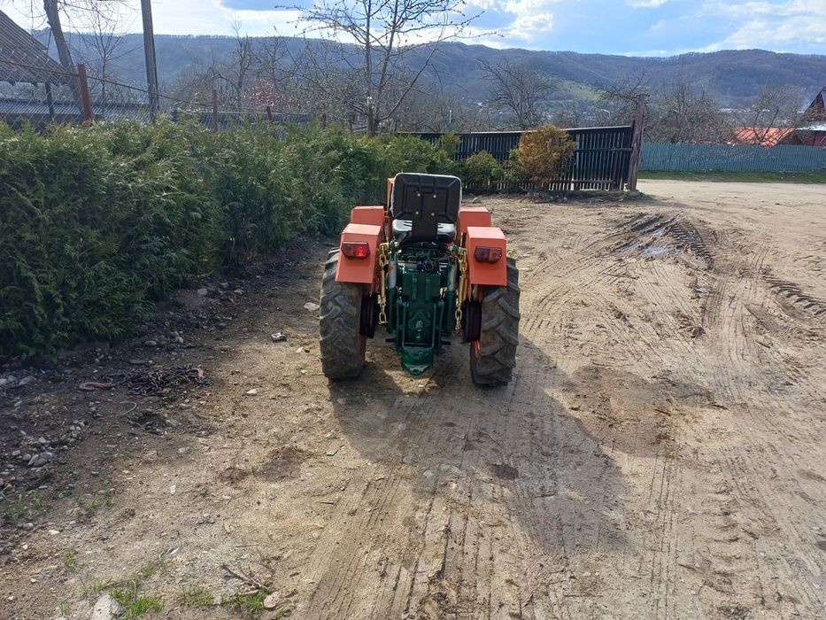 Vând tractoras 4x4/servodirectie/2prize