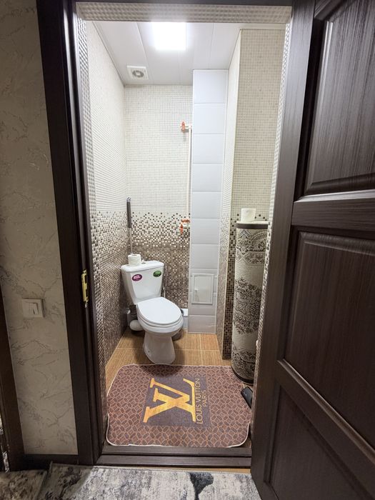 Продаётся двухкомнатная квартира в махалле Коратoш.