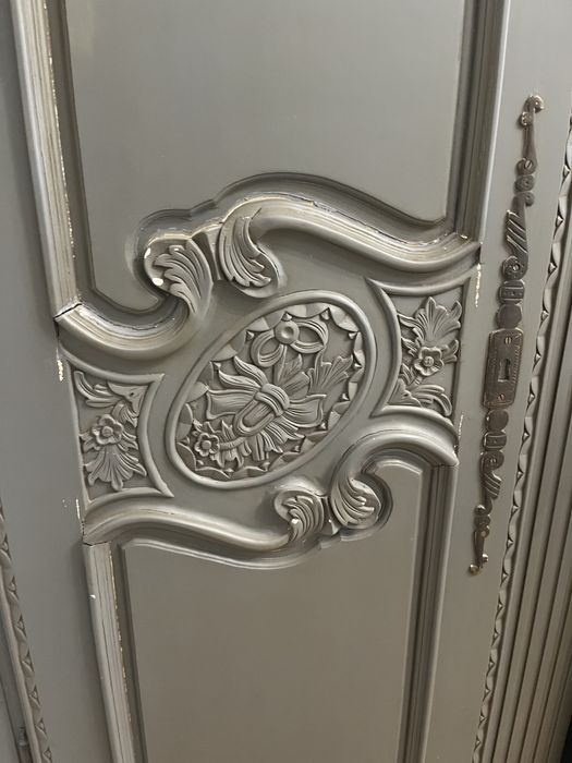 Шкаф из натуральных материалов