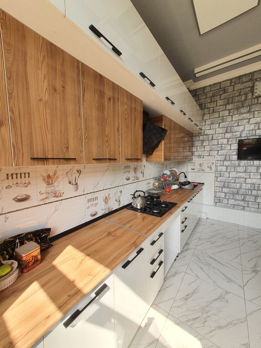 Кухня сотилади хаммаси ичида размер 4.60