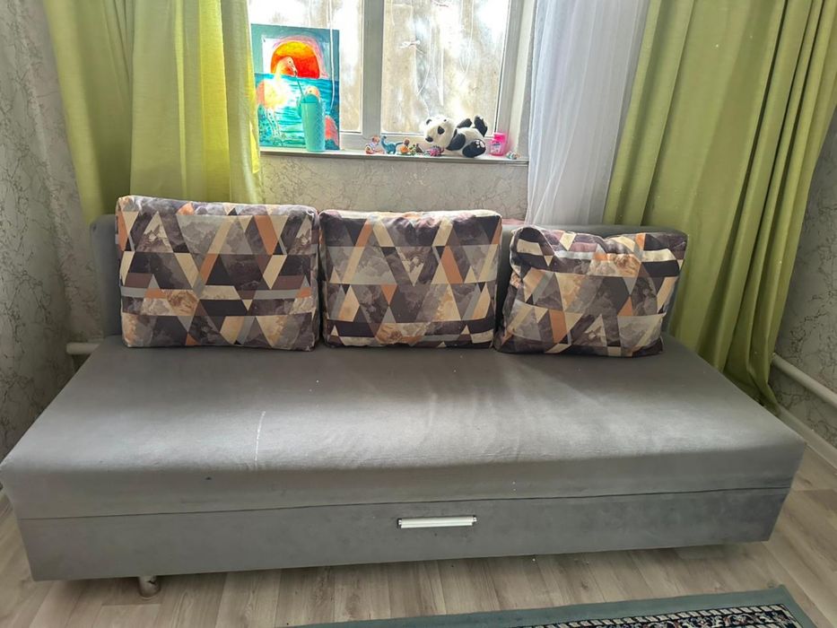 Продам Диван Тахта с подушками