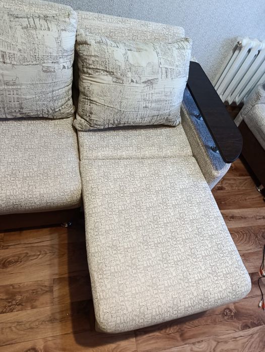 Продам диван и два кресла