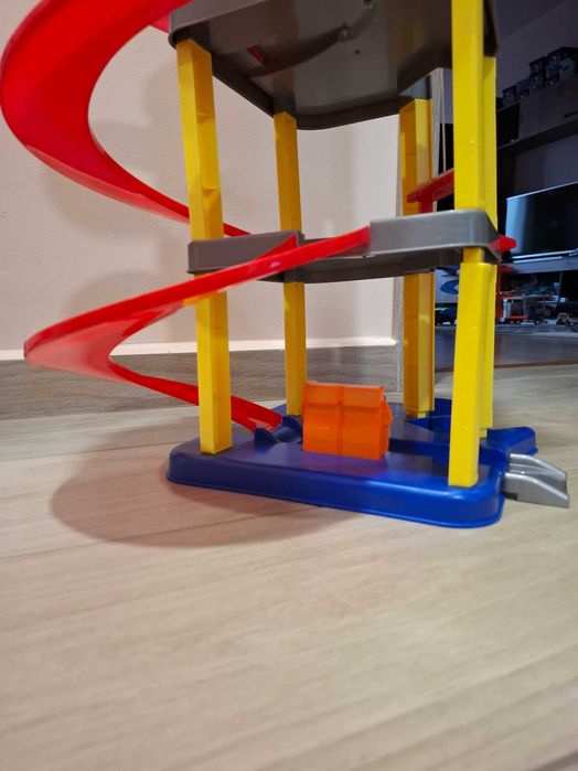 Гараж-писта и интерактивно куче Самби