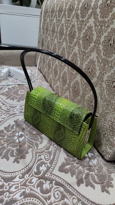 Продам сумку зеленого цвета