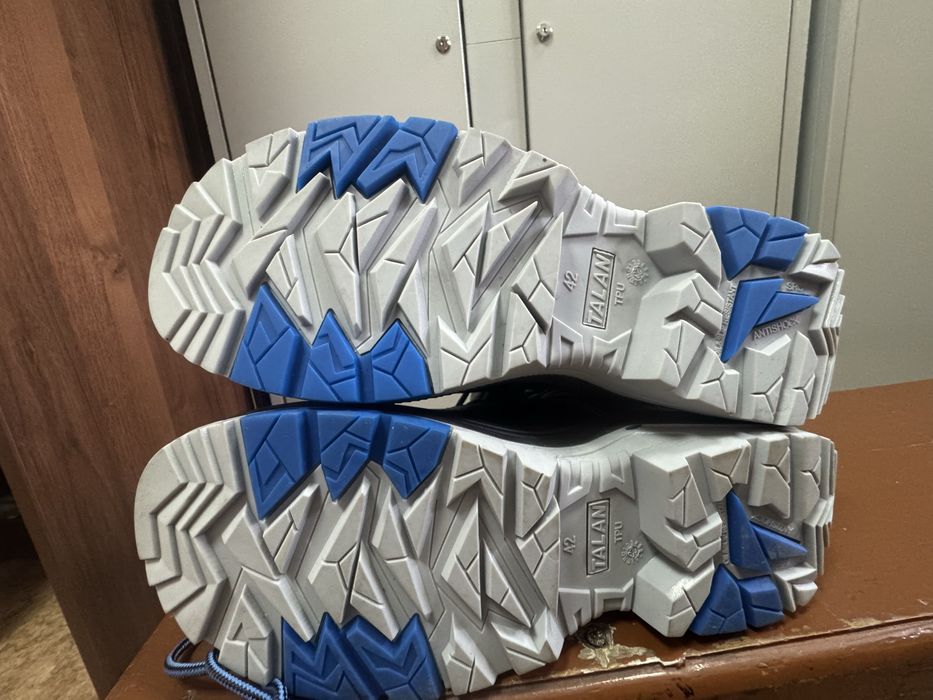 Продам ботинки новые