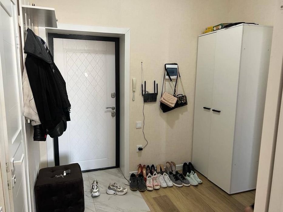 Продается евор 2 ком , раион набержной