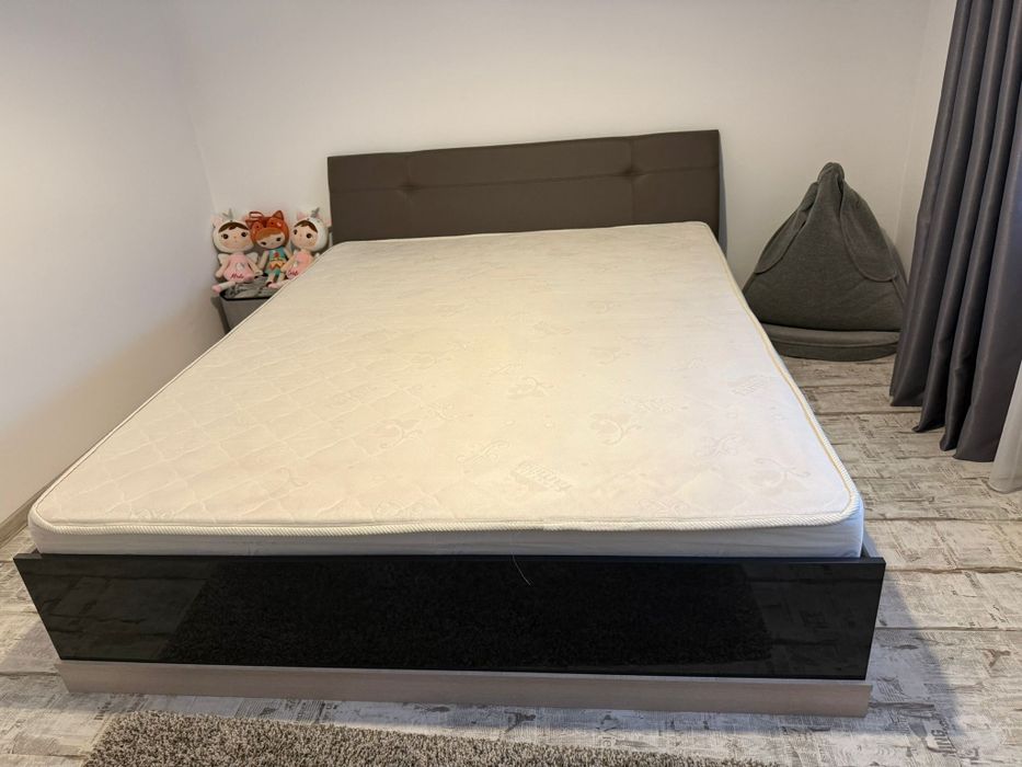 Pat și saltea în stare excelentă