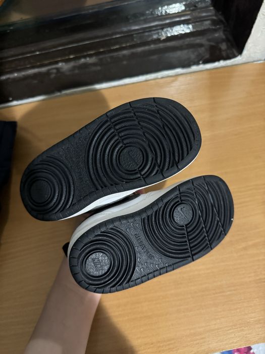 Продам детские кроссовки nike
