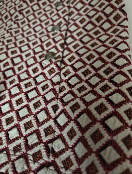 Vand pantaloni scurti cu imprimeu