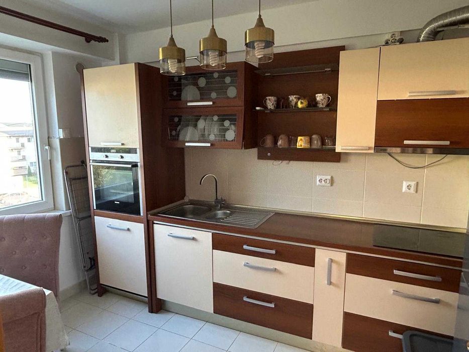 Închiriez apartament