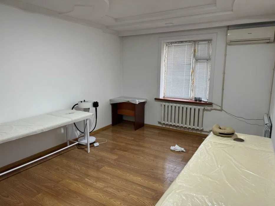 Сдаётся помещение 210 кв.м. под аптеку, кафе или офис, первый этаж