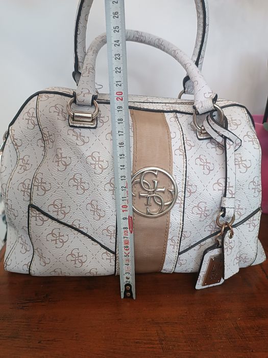 Дамска чанта GUESS